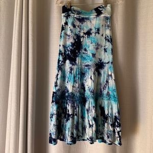 Justice girls size 12 tie dyed skirt.  Blue.